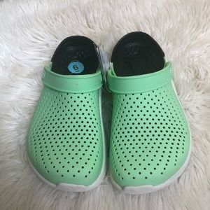 Unisex LiteRide by crocs Green color Size Man4 women 6.